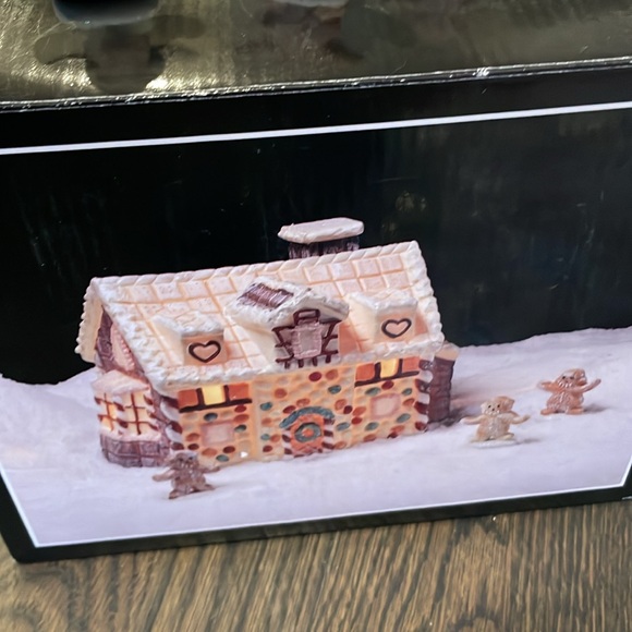 Holiday gingerbread house and ginger bread cookies 3 new from a pallet Christmas - Picture 8 of 12